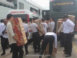 KRI Banda Aceh Sandar di Teluk Bayur Bawa 30 Ton Bantuan untuk Korban Bencana Sumbar