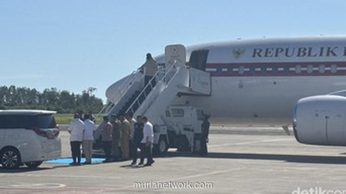 Prabowo Tinjau Langsung Dampak Banjir di Pengungsian Sumatera Barat