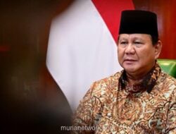 Prabowo Hadiri Silaturahmi Natal Kapolri, Didampingi Putra