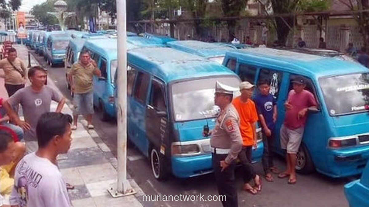 Sopir Mikrolet Diamankan Usai Hadang Bus Trans Manado di Zero Point