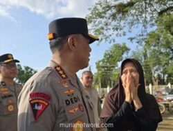 Wakapolri Temui Istri Bupati yang Menangis Haru di Tengah Banjir Aceh Tamiang