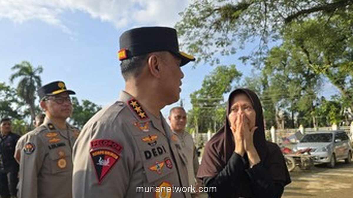 Wakapolri Temui Istri Bupati yang Menangis Haru di Tengah Banjir Aceh Tamiang
