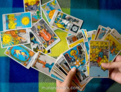 Gen Z Ramai-Ramai Konsultasi Tarot, Okupansi Hotel Natal Belum Merata