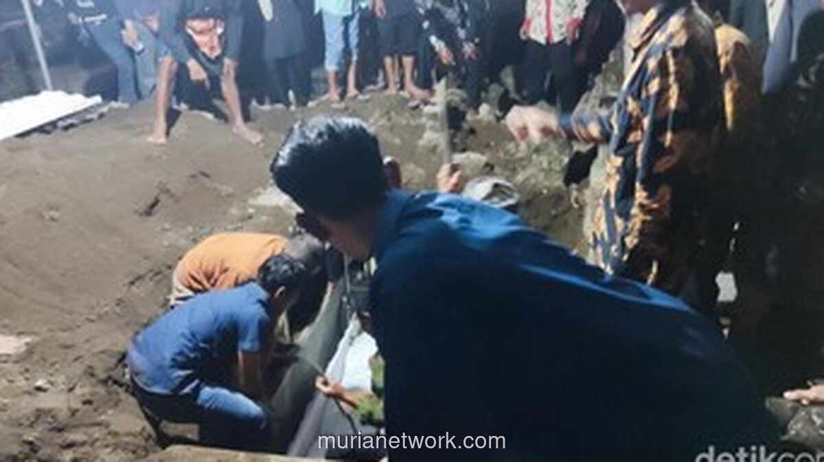 Ibu dan Anak Korban Kecelakaan Bus Semarang Disemayamkan dalam Satu Liang Kubur