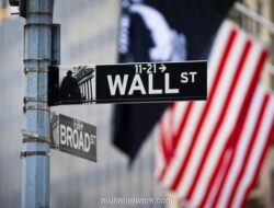 Wall Street Naik Didorong Data Ekonomi Panas, Tapi Sinyal Suku Bunga Mengkhawatirkan