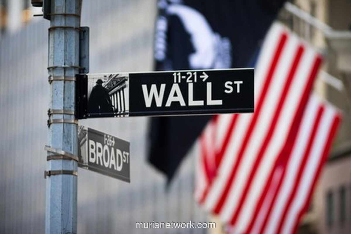 Wall Street Naik Didorong Data Ekonomi Panas, Tapi Sinyal Suku Bunga Mengkhawatirkan
