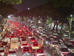Surabaya Lumpuh, Jalan Utama Diblokade Aksi Buruh Malam