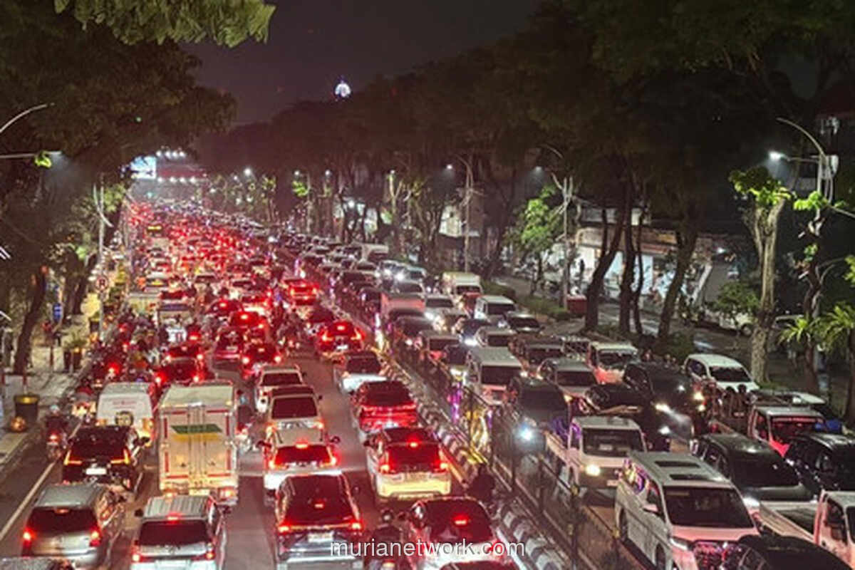 Surabaya Lumpuh, Jalan Utama Diblokade Aksi Buruh Malam