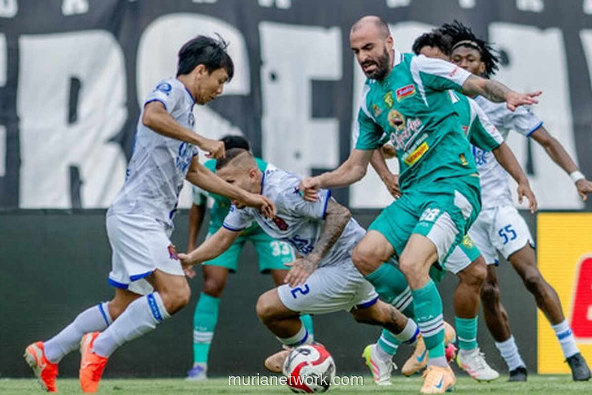 Persebaya Hancurkan Persijap 4-0 di Kandang yang Bergelora
