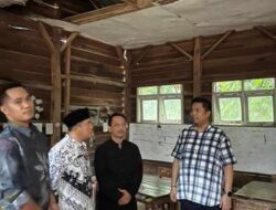 Guru Tunggal Berjuang di Sekolah Lapuk Kawasan Hutan Pandeglang