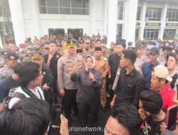 Aksi Keempat, Bupati Mempawah Akhirnya Temui Massa Penolak Rumah Dinas Rp 15 Miliar