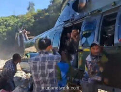 Durian dari Warga Gayo Lues untuk Awak Helikopter Bantuan