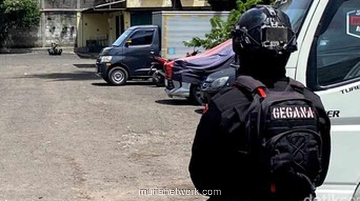 Kantong Kresek Hitam di Bandung Bikin Heboh, Ternyata Isinya Cuma Kayu