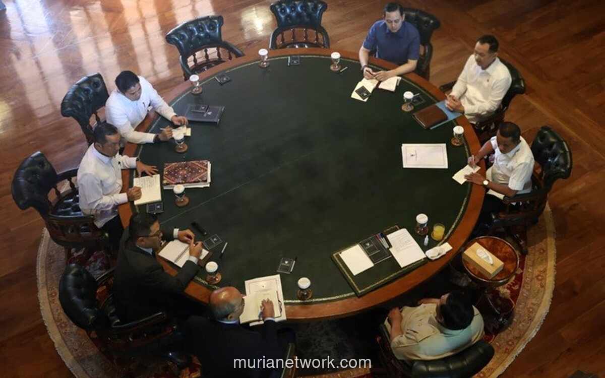 Prabowo Gelar Rapat Intens, Bahas Kampung Haji hingga Krisis Energi Sumatera