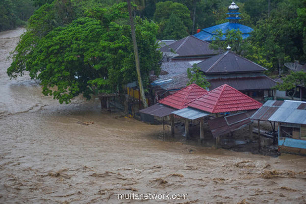 Batang Air Dingin Meluap Lagi, Warga Lubuk Minturun Terpaksa Tinggalkan Rumah