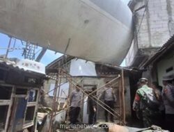 Puing Pesawat Jumbo 747 Tertancap di Atap Rumah Warga Bogor
