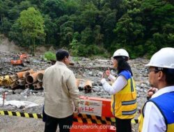 Presiden Prabowo Turun Langsung Tinjau Perbaikan Jalan Rusak di Lembah Anai