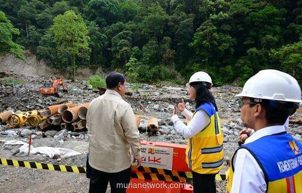 Presiden Prabowo Turun Langsung Tinjau Perbaikan Jalan Rusak di Lembah Anai