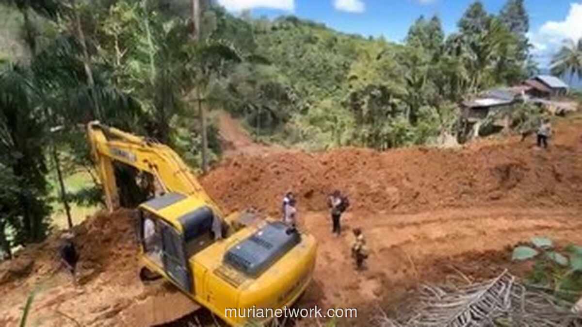 Deru Alat Berat dan Semangat Gotong Royong Wujudkan Harapan di Agam Pascabanjir
