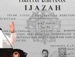Ijazah Asli Jokowi Akhirnya Dipertontonkan di Ruang Penyidik