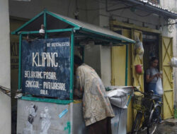 Di Sudut Solo, Pak Harsoyo (76) Bertahan Menjual Kliping Koran Sejak 1984
