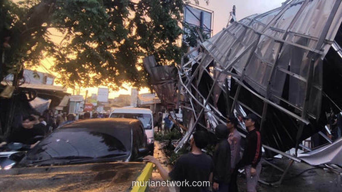Angin Kencang Porak-Porandakan Ruko dan Lumpuhkan Lalu Lintas di Bojonggede