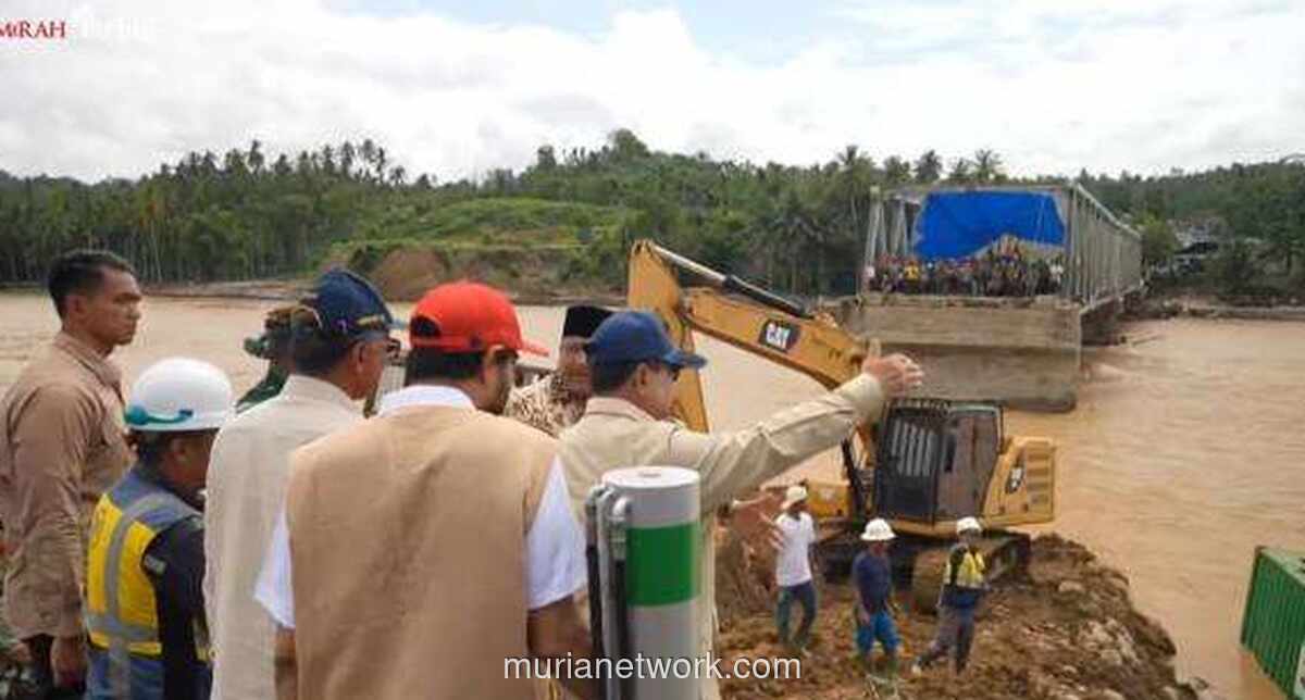 Prabowo Beri Tenggat Satu Minggu untuk Jembatan Porak-Poranda di Aceh