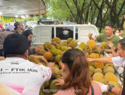 Durian Jemongko Ludes dalam Satu Jam, Pembeli Berebut Sejak Hari Pertama