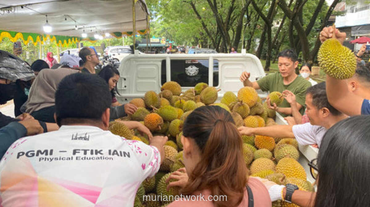 Durian Jemongko Ludes dalam Satu Jam, Pembeli Berebut Sejak Hari Pertama