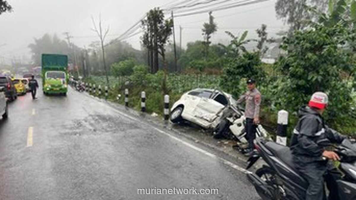 Rem Blong di Tengah Hujan, Truk Tronton Tergelincir dan Tewaskan Dua Orang di Wonosobo