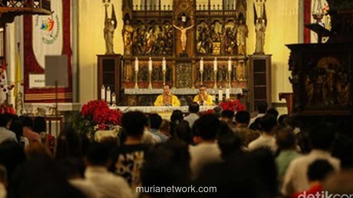 Kapolri Pimpin Rombongan Pejabat Tinjau Kesiapan Natal di Katedral Jakarta