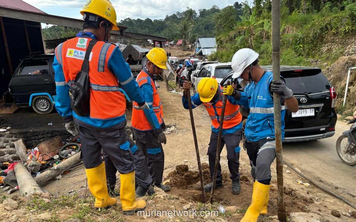 Listrik Kembali Menyala, Jalan Masih Terkoyak di Sumbar
