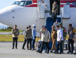 Prabowo Terbang ke Reruntuhan Jembatan dan Pengungsian Korban Banjir Sumatera