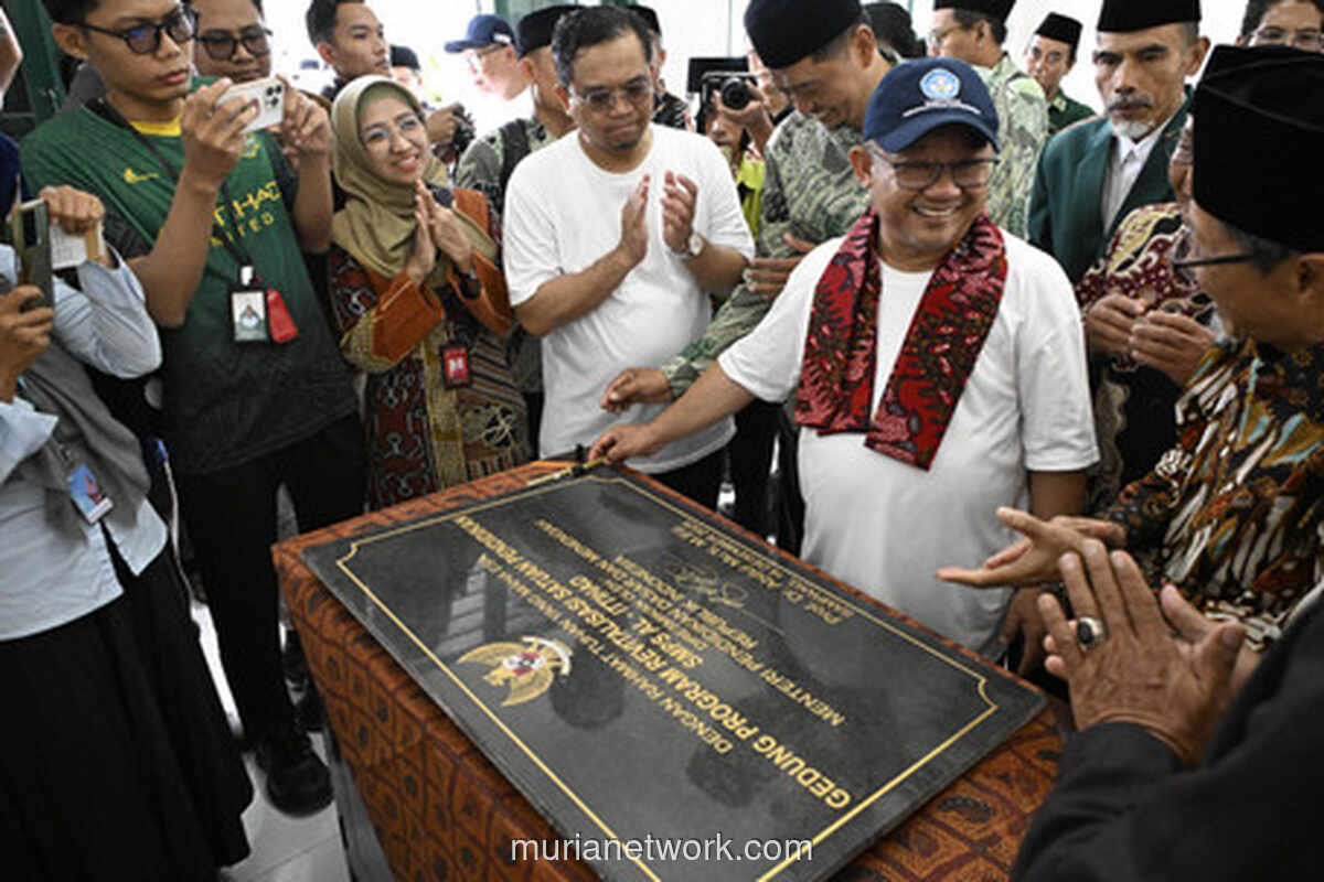 Menteri Muti Tinjau Revitalisasi SMP Al-Ittihad, Janji Pendidikan Bermutu untuk Semua