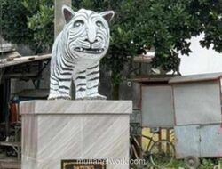 Patung Macan Putih Kediri yang Dikira Kuda Nil Malah Bikin Desa Ramai Pengunjung