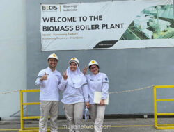 Dari Lini Produksi ke Rak Toko: Dua Anak Muda Temukan Makna Nyata di Balik Karir