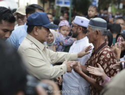 Prabowo Tegaskan Kalian Keluarga Kami di Tengah Reruntuhan Langkat