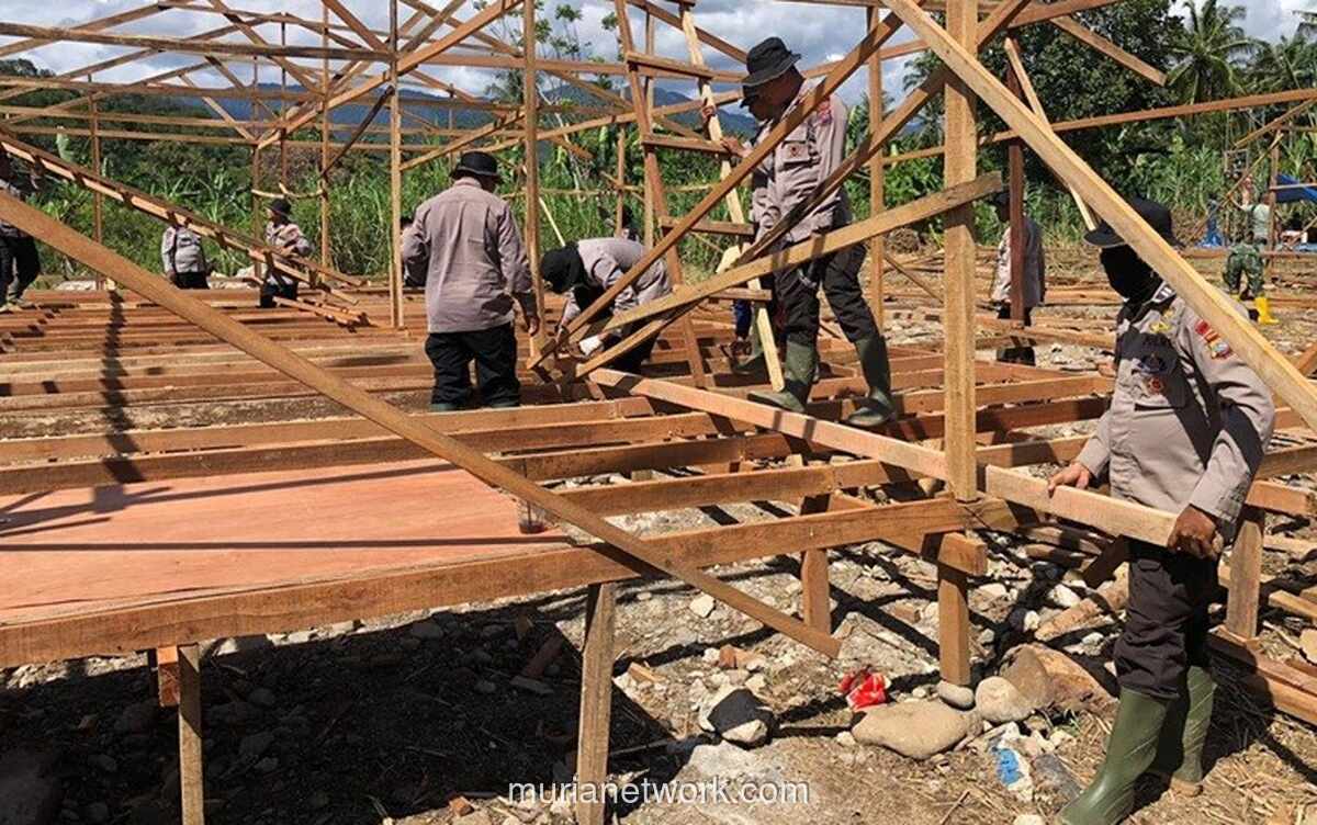 TNI-Polri Bergegas Dirikan Huntara untuk Korban Bencana Sumbar