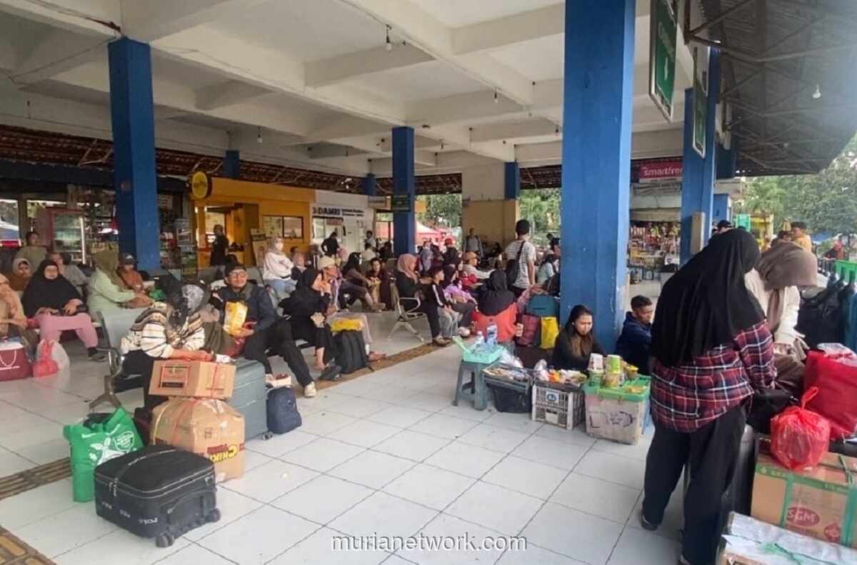 Terminal Kampung Rambutan Diserbu Pemudik Tiga Hari Sebelum Natal