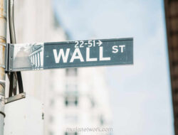 Wall Street Merah di Akhir Tahun, Tapi Optimisme Kuat untuk 2025