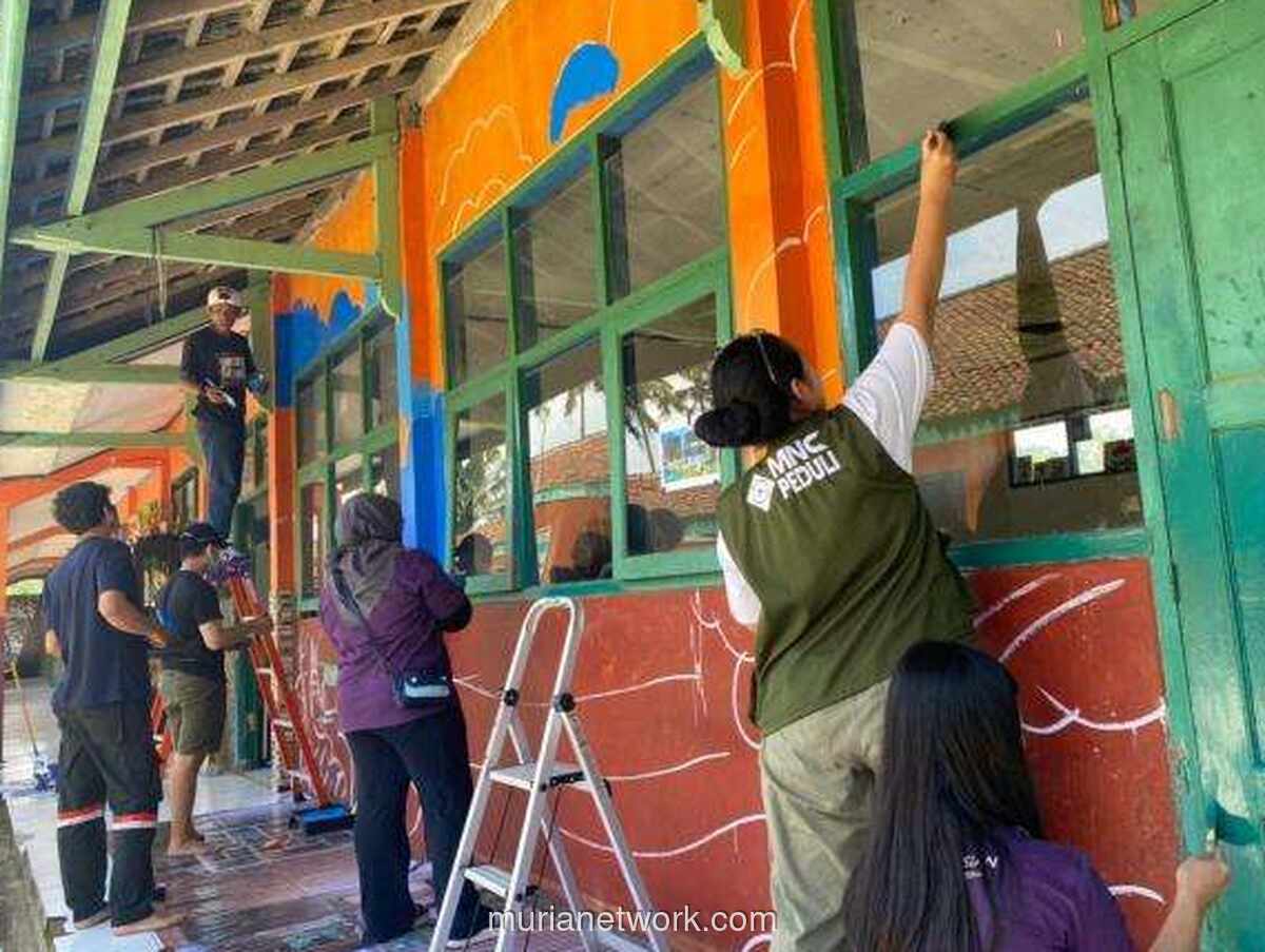 Mural dan Komputer Warnai Transformasi SDN Cibilik Sukabumi