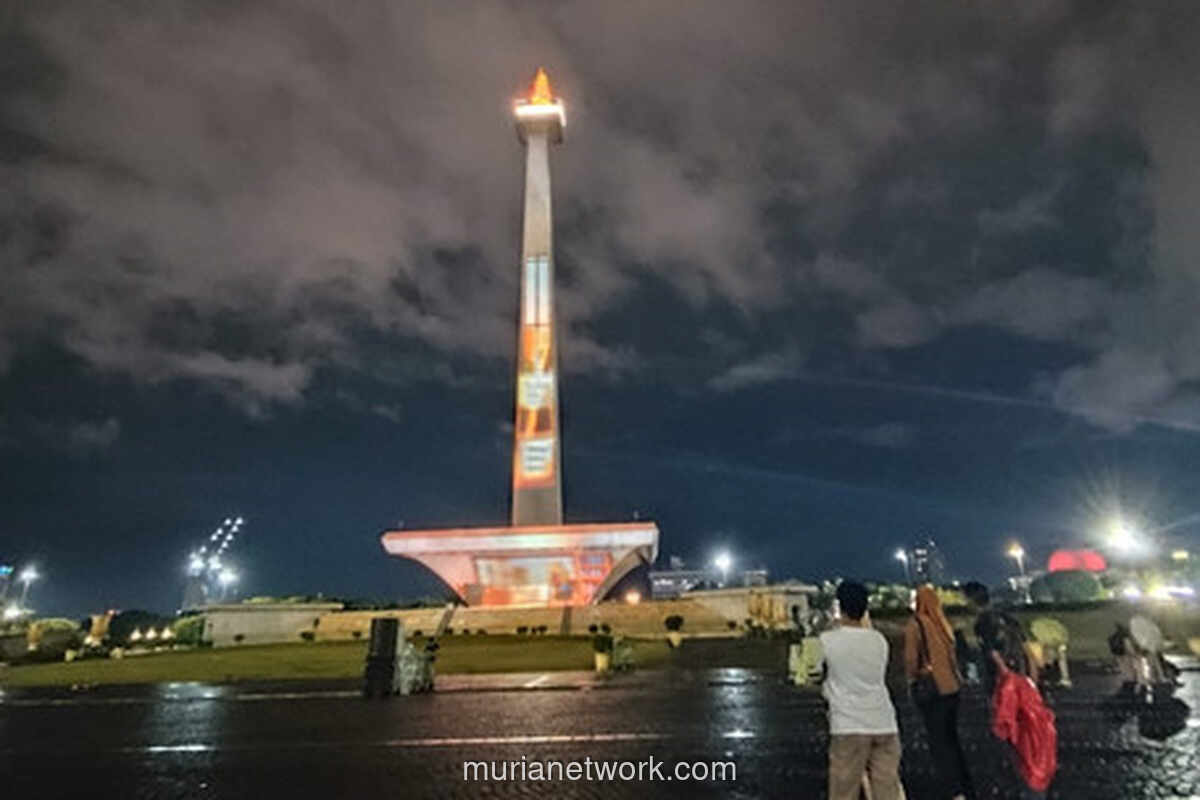 Monas Berkisah: Tarian Cahaya dan Air Mancur Warna-Warni Hangatkan Malam Jakarta