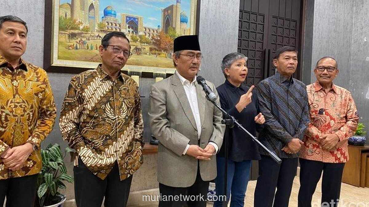 Jimly Asshiddiqie Desak Pemerintah: Segera Tetapkan Banjir Sumatera sebagai Bencana Nasional