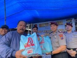 Hujan Tak Halangi Reserse Kalsel Bagikan 500 Paket Sembako di Hari Jadi