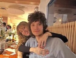 Billy Ray Cyrus Ucapkan Selamat untuk Miley dan Tunangannya Lewat Unggahan Penuh Makna