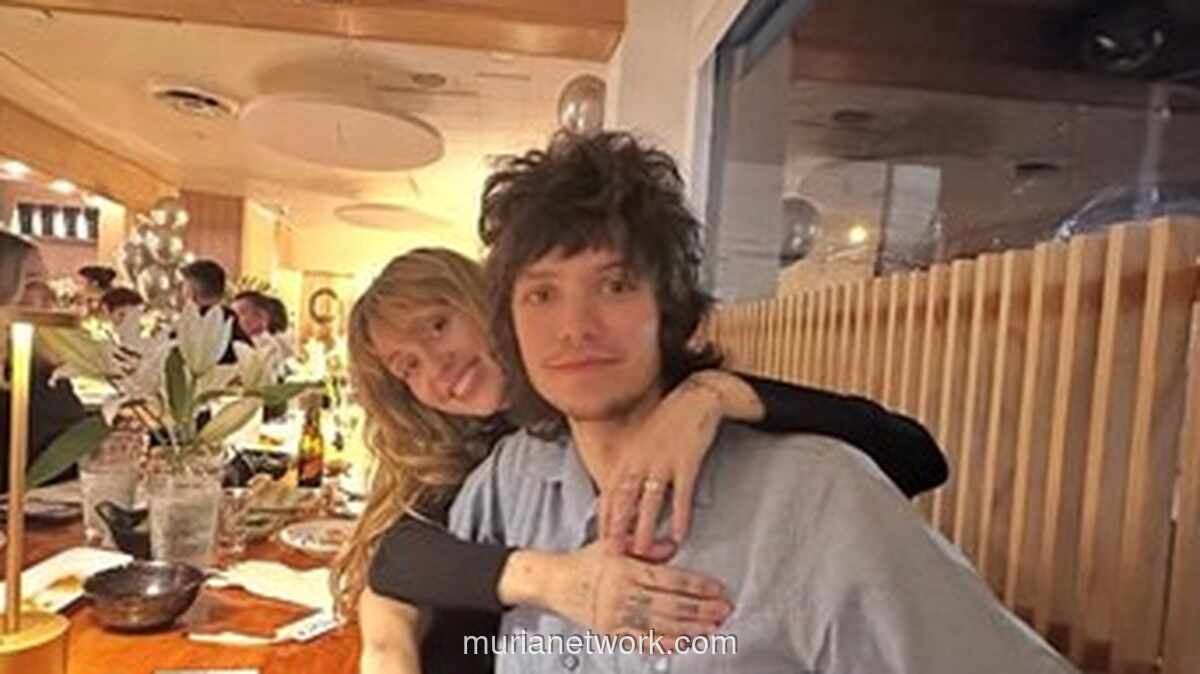 Billy Ray Cyrus Ucapkan Selamat untuk Miley dan Tunangannya Lewat Unggahan Penuh Makna