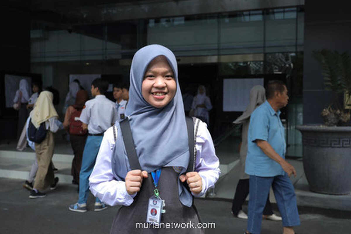 Demi Golden Ticket, Siswi Palembang Tempuh Ribuan Kilometer ke Olimpiade Unair