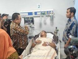 Rano Karno Kunjungi Korban Laka di Koja, Guru Patah Kaki dan Siswa Butuh Operasi Wajah