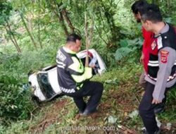 Mobil Terjun ke Jurang 20 Meter di Jalur Alternatif Puncak, Satu Keluarga Luka-luka