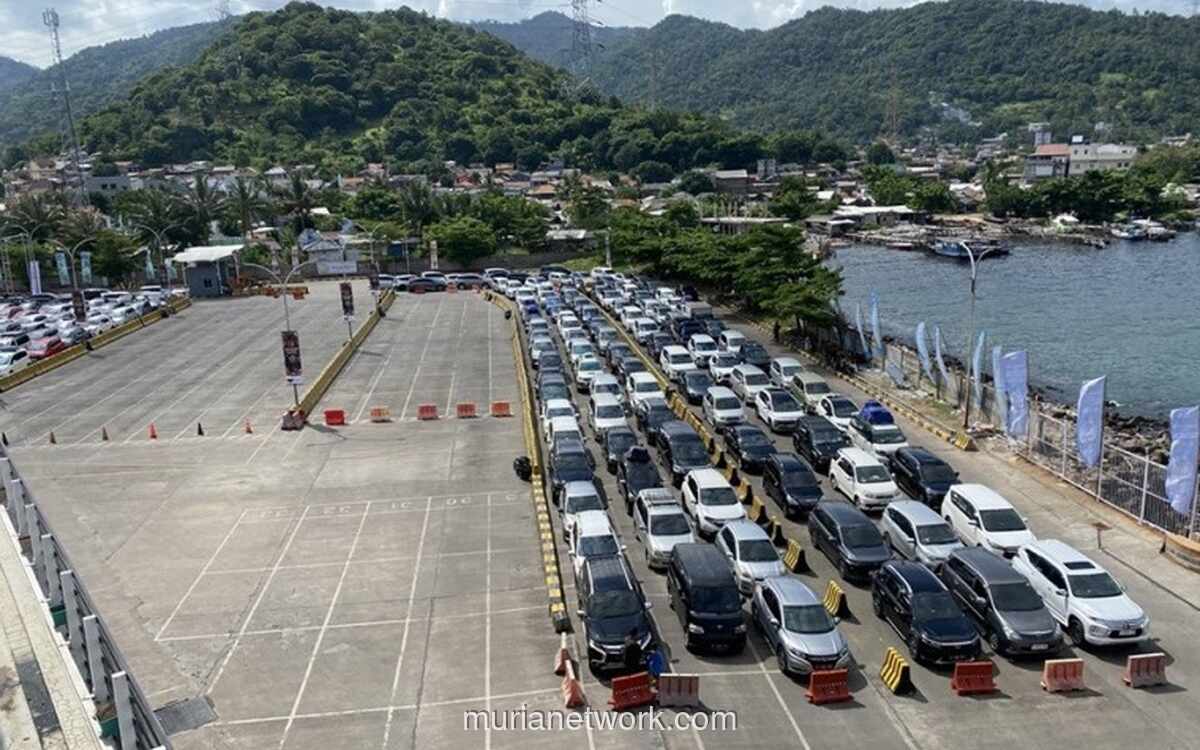 Menhub Pantau Arus Mudik Laut, Waspadai Cuaca Ekstrem di Selat Sunda